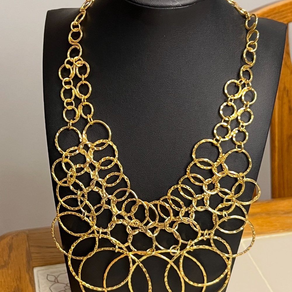 Elegant Gold Circle Necklace